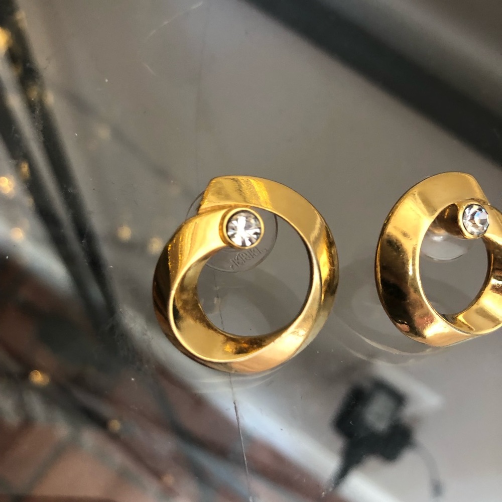 Ear Rings - Picture 2 of 3